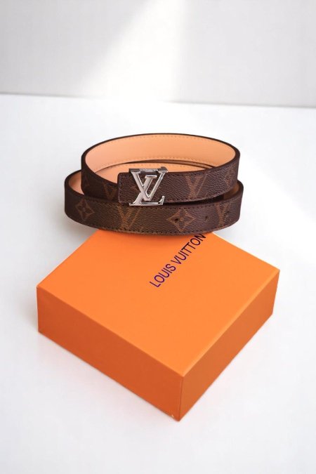 قشاط - Lv  / شامل علبة الشركة - شعار بني / اكسسوار فضي <br> <span class='text-color-warm'>نفدت الكمية</span>